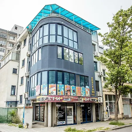 Spacious & Sunny Maisonette With Terrace Near Centre By Flаt Manаger アパート ブルガス