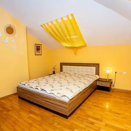 Spacious & Sunny Maisonette With Terrace Near Centre By Flаt Manаger * ブルガス